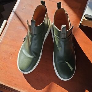 Vionic Short Boots Size 10